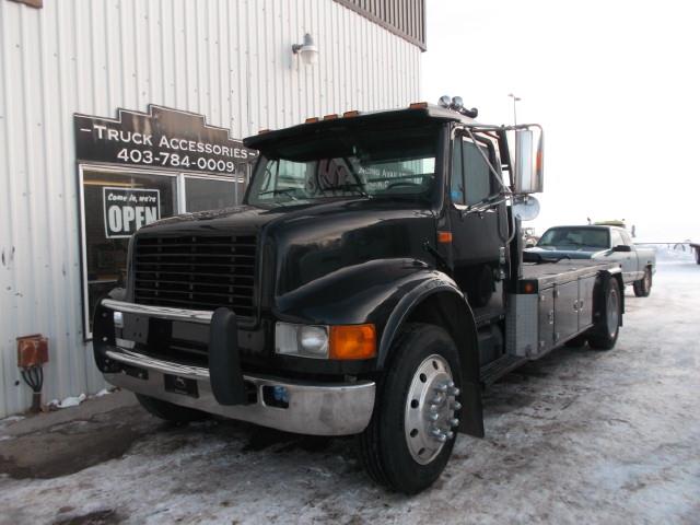 2001 INTERNATIONAL 4700 LOW PRO SPORT CHASSIS DECK TRUCK